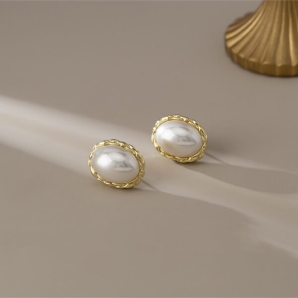 Women's Oval Pearl Non-Piercing Earrings - Image 5