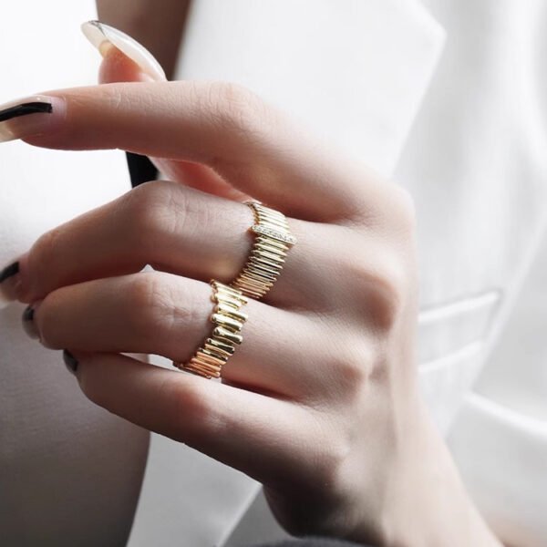 Women's Retro 18K Gold Geometric Diamond Ring - Image 7