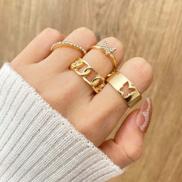 Creative Retro Full Diamond Butterfly Hollow Ring Suit