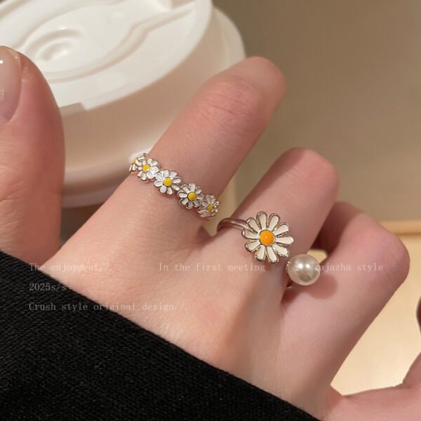 Women's Flower Pearl Daisy Adjustable Twin Ring - Image 3