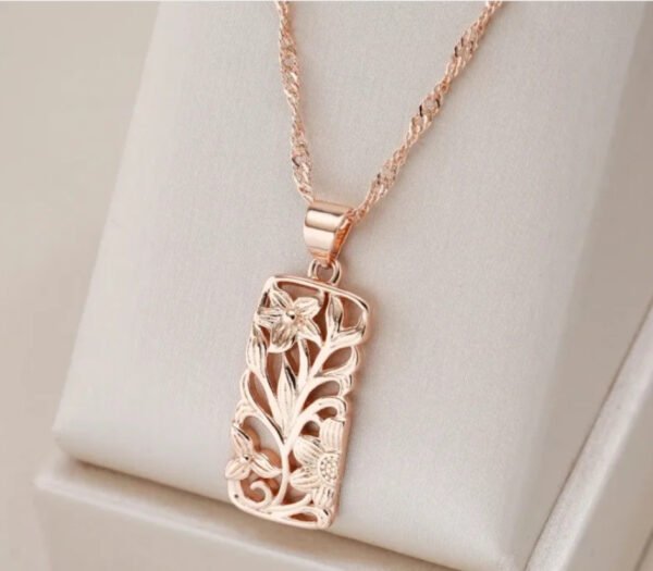 Women's Hollowed-Out Flower Copper Clavicle Necklace - Image 2