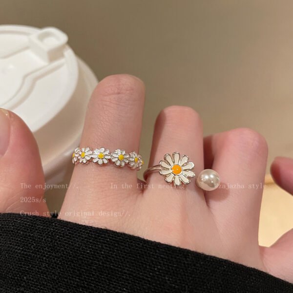Women's Flower Pearl Daisy Adjustable Twin Ring - Image 4