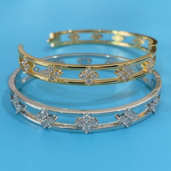 Women's Four-Leaf Clover Zircon Bracelet - Image 3