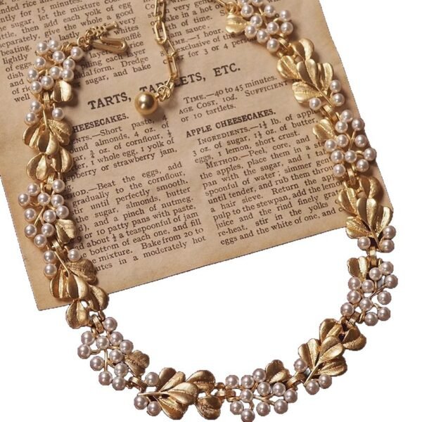 Women's Vintage Ginkgo Leaf Pearl Necklace & Earrings - Image 2