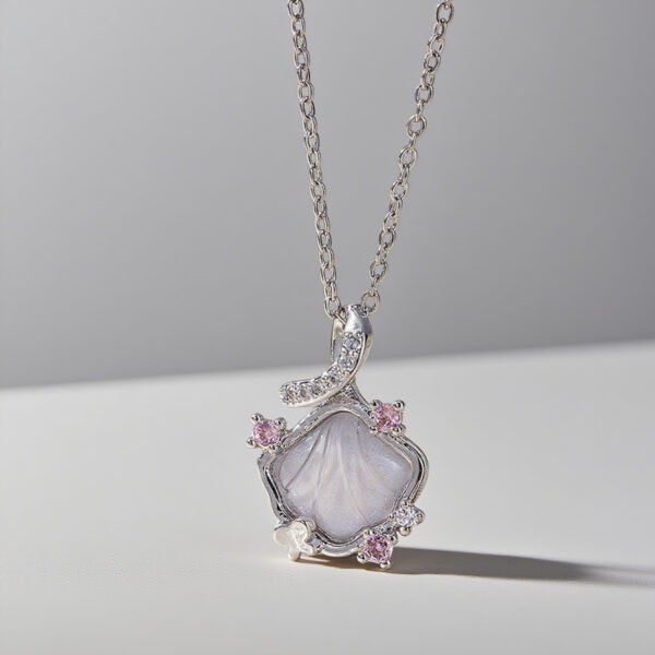 Shell Pendant Necklace