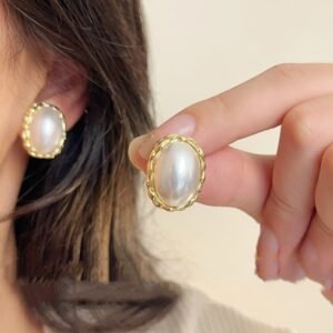 Oval Pearl Earrings