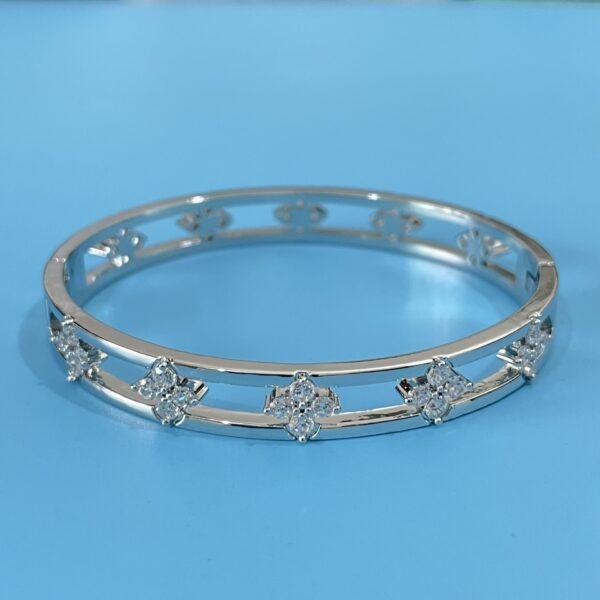 Women's Four-Leaf Clover Zircon Bracelet - Image 2