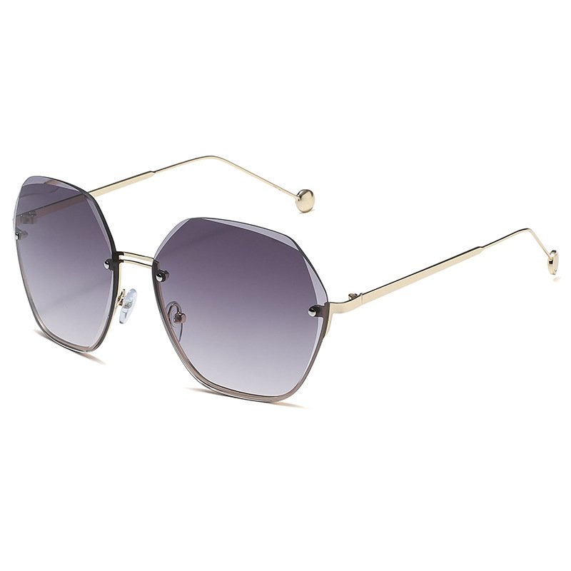 Women's Elegant Round Frame Thin-Look Sunglasses - Image 4