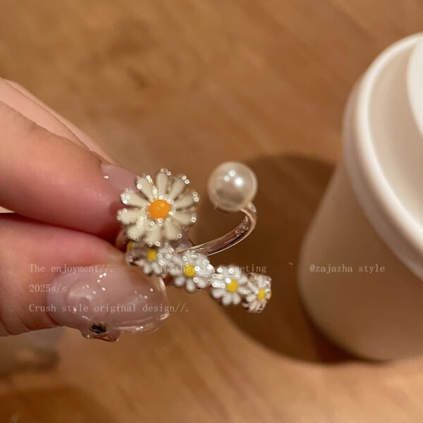Women's Flower Pearl Daisy Adjustable Twin Ring - Image 2