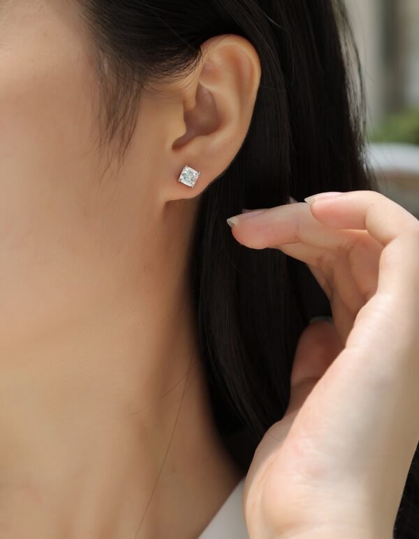 Unrestrained S925 Square Moissanite Pendant Set - Image 5