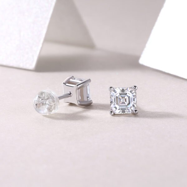 Unrestrained S925 Square Moissanite Pendant Set - Image 4