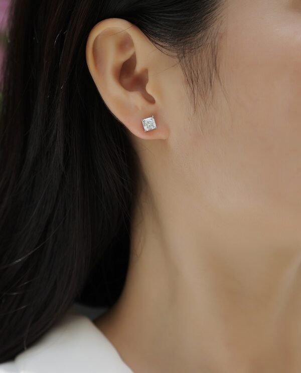 Unrestrained S925 Square Moissanite Pendant Set - Image 3