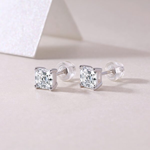 Unrestrained S925 Square Moissanite Pendant Set - Image 6